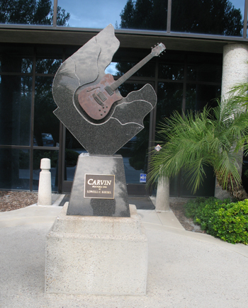 Carnin guitar statue